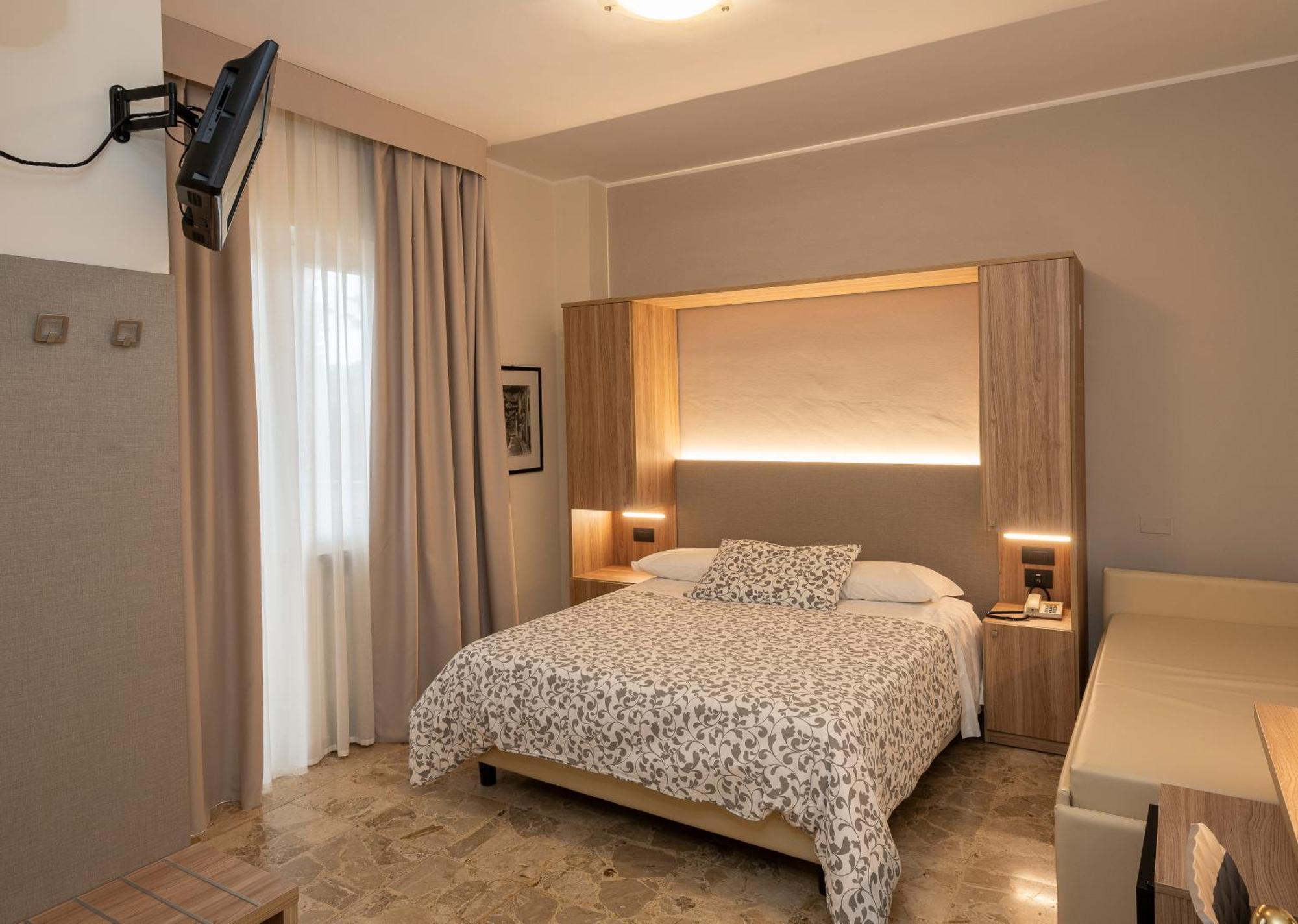 Hotel La Rotonda Cepagatti Ngoại thất bức ảnh