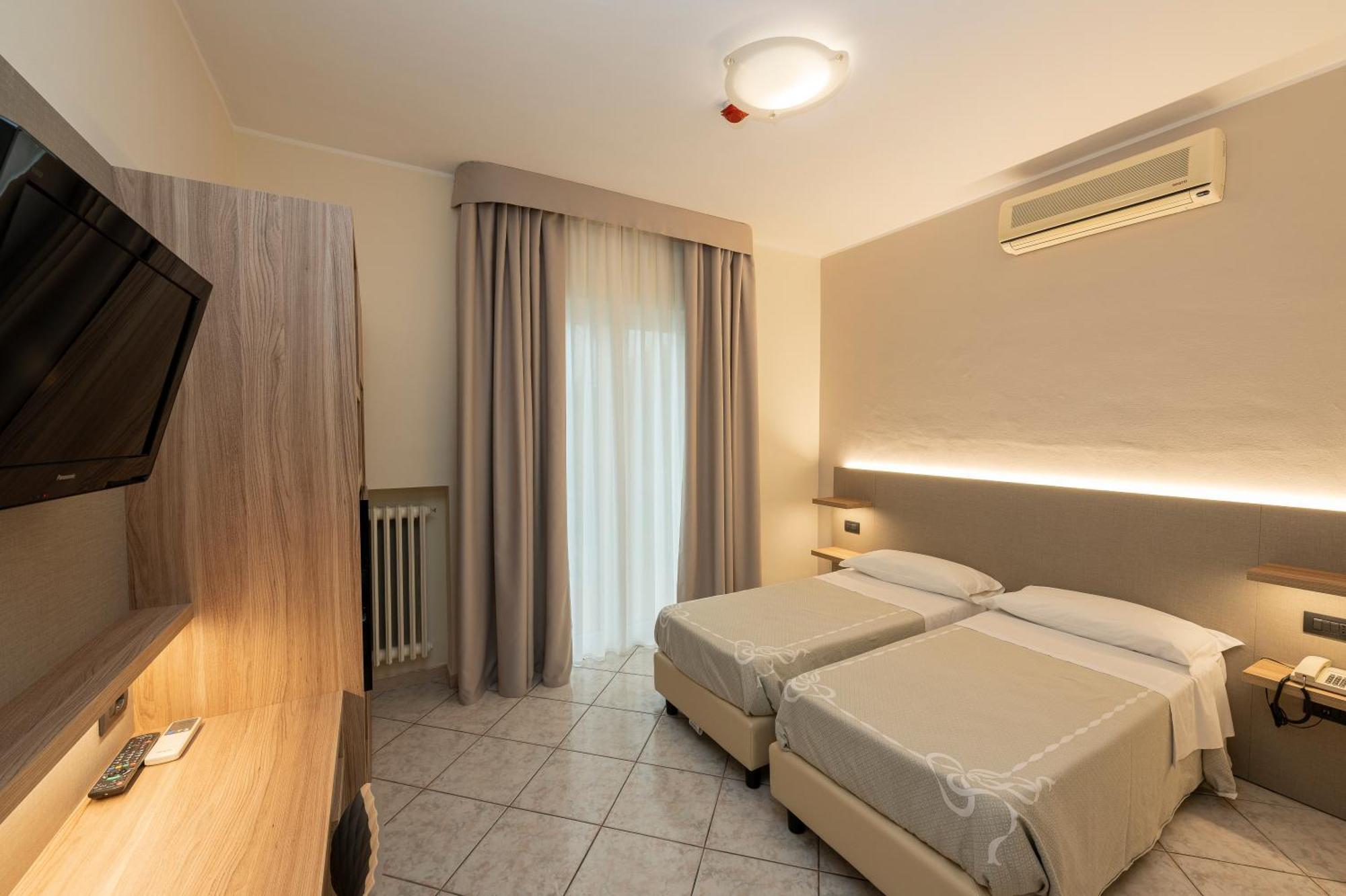 Hotel La Rotonda Cepagatti Ngoại thất bức ảnh