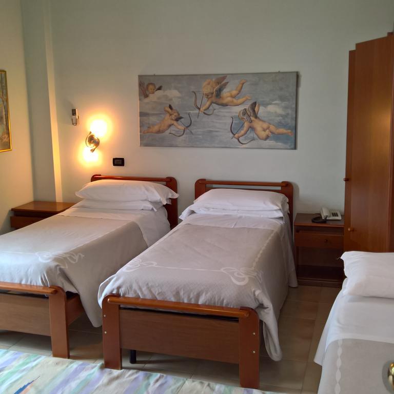 Hotel La Rotonda Cepagatti Ngoại thất bức ảnh