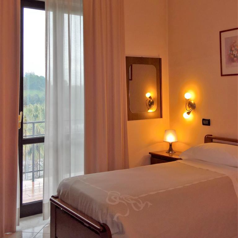 Hotel La Rotonda Cepagatti Ngoại thất bức ảnh
